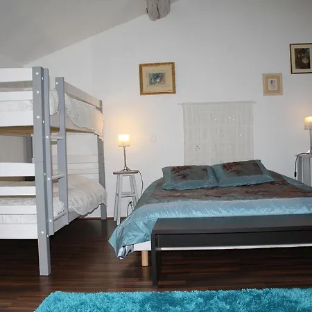 Au Gue De La Vesle Bed & Breakfast