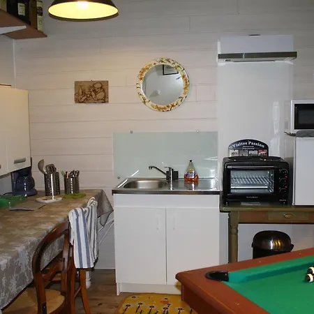 Au Gue De La Vesle Bed & Breakfast 3*