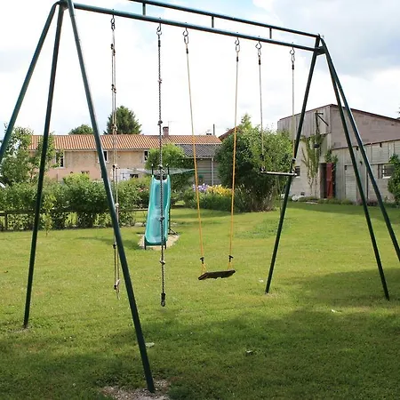 Au Gue De La Vesle Bed & Breakfast 3*